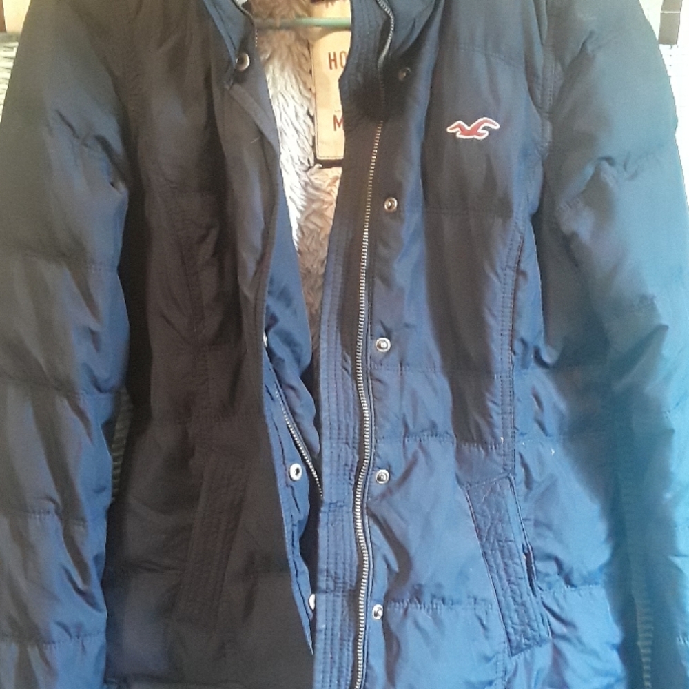 Hollister California puff jacket with the fur on t